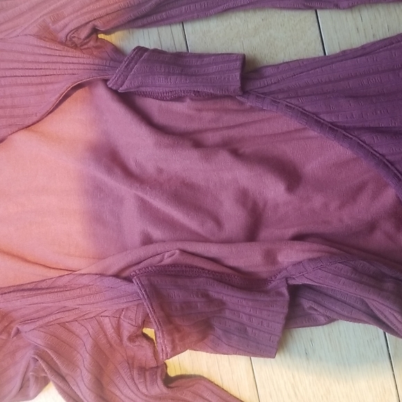 Turtle Neck Maroon Long Sleeves Ribbed Dress - Picture 3 of 4